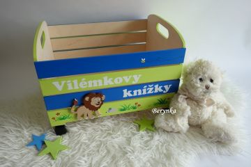 Dřevěná bedýnka se lvem