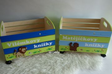 Dřevěná bedýnka se lvem