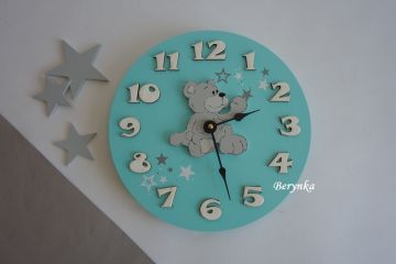 Dřevěné hodiny s medvídkem - kulaté/čtvercové