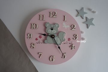 Dřevěné hodiny s medvídkem
