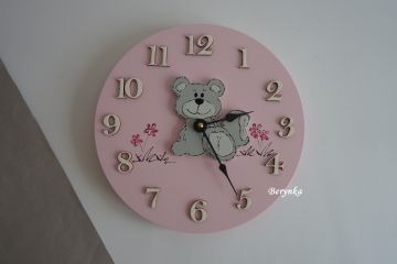 Dřevěné hodiny s medvídkem - kulaté/čtvercové