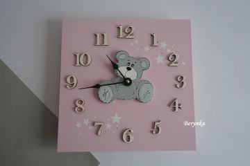 Dřevěné hodiny s medvídkem - kulaté/čtvercové