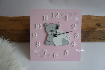 Dřevěné hodiny s medvídkem - kulaté/čtvercové
