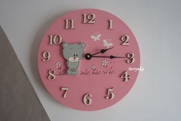 Dřevěné hodiny s medvídkem - kulaté/čtvercové