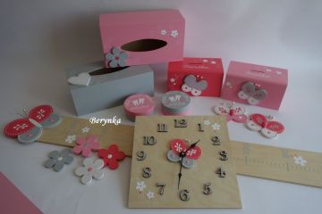 Dřevěné dekorace - přírodní dřevo s růžovou