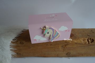 Dřevěná kasička s jednorožcem