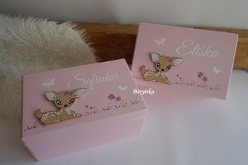 Dřevěná bedýnka se srnečkou