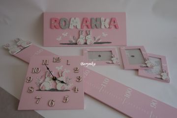 Dekorace se zajíčky v trávě