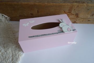 Krabička na kapesníky se zajíčkem v trávě