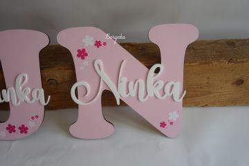 Dřevěné písmeno se jménem