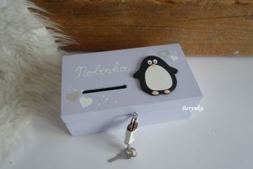 Dřevěná pokladnička s tučňákem