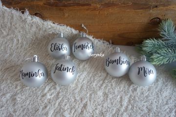 Vánoční baňky s textem na přání - stříbrné s černým nápisem
