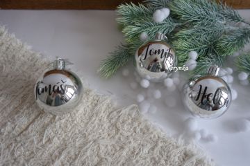 Vánoční baňky s textem na přání - stříbrné s černým nápisem