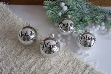 Vánoční baňky s textem na přání - stříbrné s černým nápisem