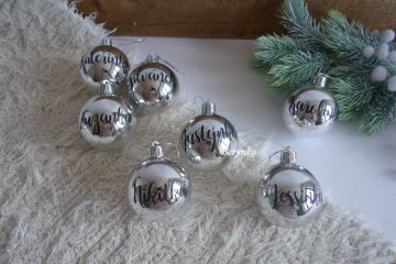Vánoční baňky s textem na přání - stříbrné s černým nápisem