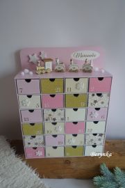 Adventní kalendář růžovo-zlatý s mašinkou