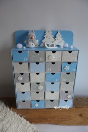 Adventní kalendář světle modrý se sněhulákem