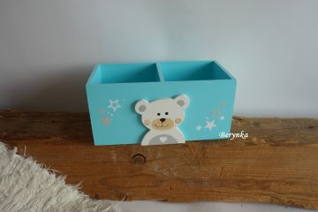 Dřevěný stojánek na tužky s medvídkem v nordic stylu