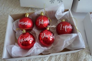 Vánoční baňky s textem na přání - bílé se zlatým nápisem