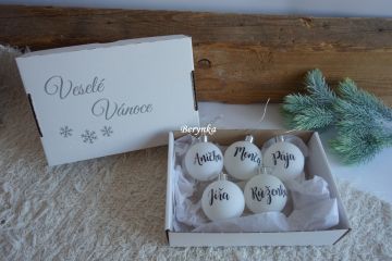 Vánoční baňky s textem na přání - bílé se zlatým nápisem