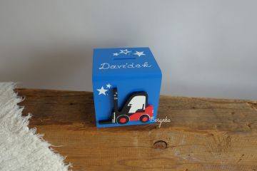 Dřevěná pokladnička s ještěrkou