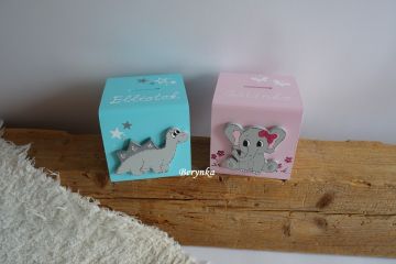 Dřevěná pokladnička s dinosaurem