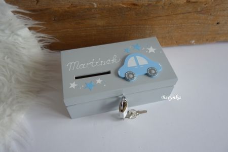 Dřevěná pokladnička s autíčkem