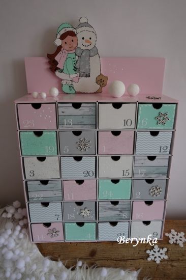 Adventní kalendář růžovo-mátový se sněhulákem a panenkou