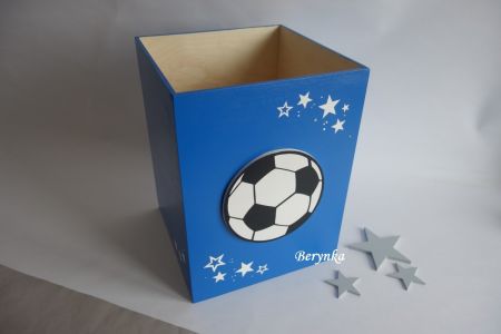 Odpadkový koš s fotbalovým míčem