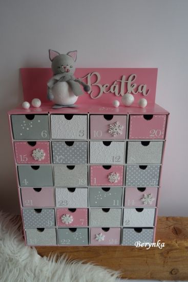 Adventní kalendář růžovo-šedý s kočičkou