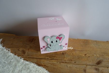 Dřevěná pokladnička se slonem