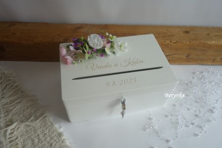 Svatební bedýnka s květinami