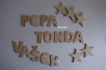 Dřevěná písmenka "s čárkováním"