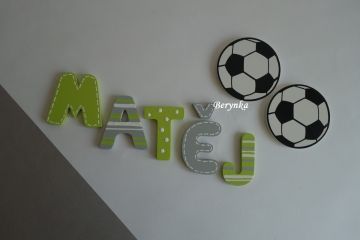 Dřevěná písmenka "s čárkováním"