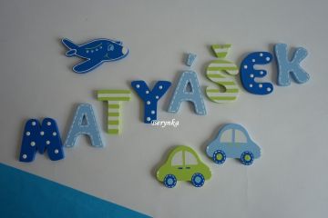 Dřevěná písmenka "s čárkováním"