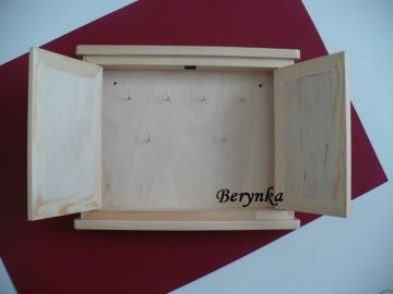 Dřevěná skříňka na klíče s kočičkou a pejskem
