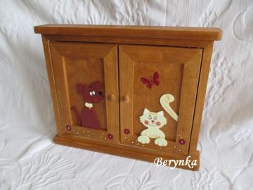 Dřevěná skříňka na klíče s kočičkou a pejskem