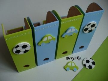 Dřevěný šanon s dopravními prostředky