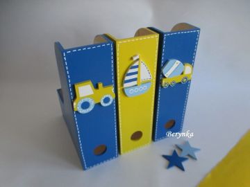 Dřevěný šanon s dopravními prostředky