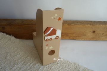 Dřevěný šanon s dopravními prostředky