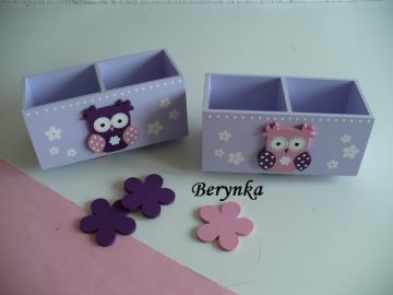 Dřevěný stojánek na tužky se sovičkou