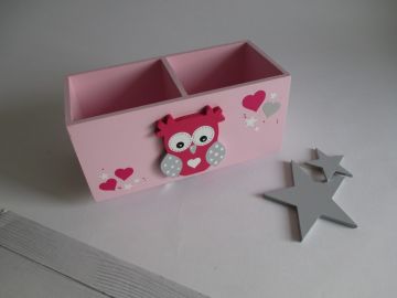 Dřevěný stojánek na tužky se sovičkou