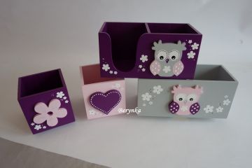 Dřevěný stojánek na tužky se sovičkou