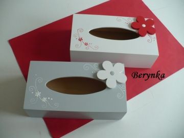 Krabička na kapesníky s kytičkou