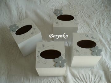 Krabička na kapesníky s kytičkou