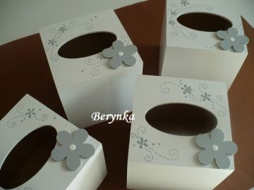 Krabička na kapesníky s kytičkou