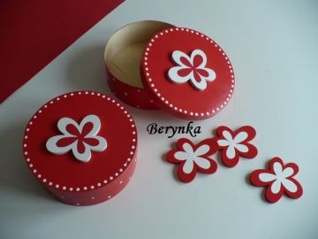 Dřevěné dekorace - červená a bílá