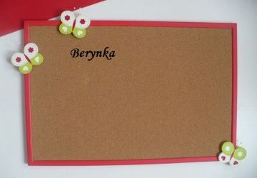 Nástěnka s motýlkem