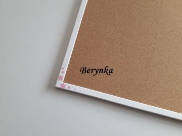 Nástěnka s motýlkem