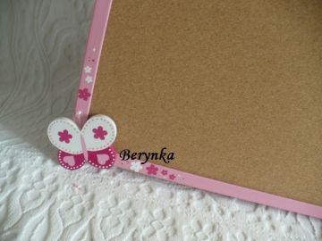 Nástěnka s motýlkem